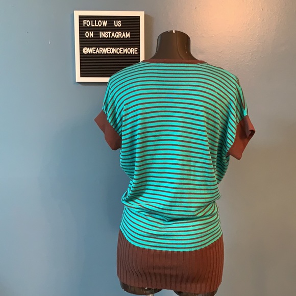 Deep V stripped T-Shirt - Picture 3 of 6